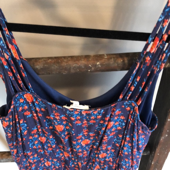 Blue and red floral accent dress - Picture 2 of 4